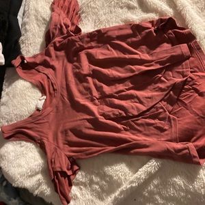 Shoulder hole tank top